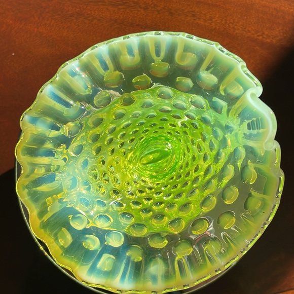 Stunning RARE Fenton Topaz Opalescent Hobnail Cornucopia candlestick. - Picture 10 of 10